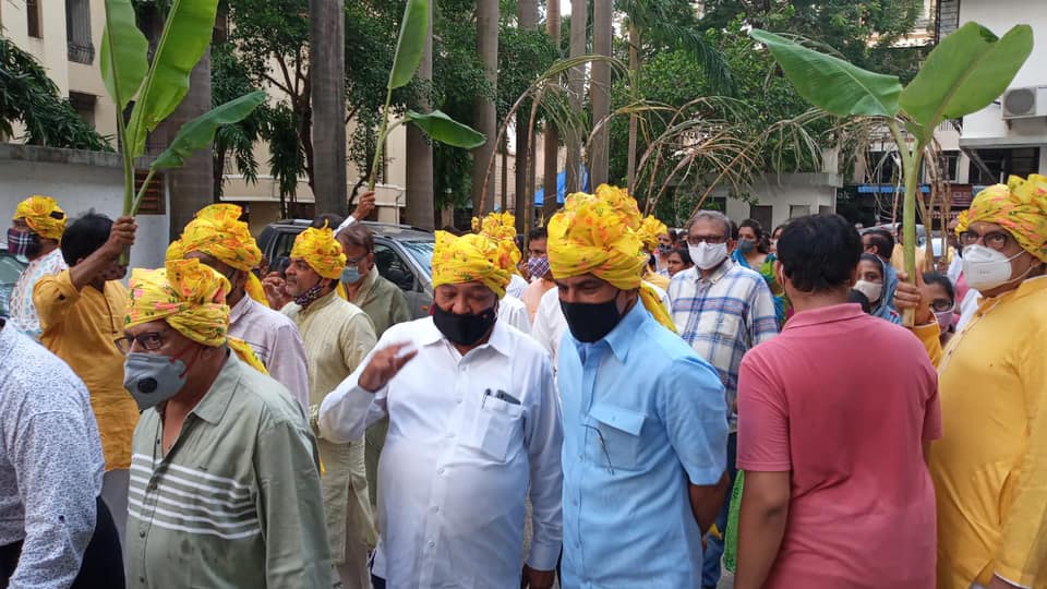 Attended the Chaturmas Ceremony, a Holy Period starting today at 6:15 AM and took blessings from Jain Guru Paramapujya Vitrag Vallabh Maharaj Saheb, Muniraj Sashan Vallabh Maharaj Saheb, Muniraj Navpath Vijay Maharaj Saheb, Sadhvi Ujwala Dharmshreeji at '