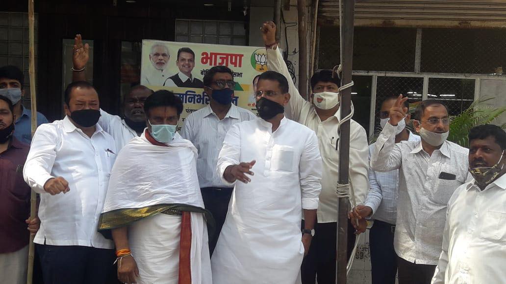 Flag Hoisting ceremony was conducted at BJP Office in Natak Wala Lane in the presence of Nagar Sevak Pravin Shah and BJP Karyakartas on 6th April to celebrate 41st BJP Foundation Day!