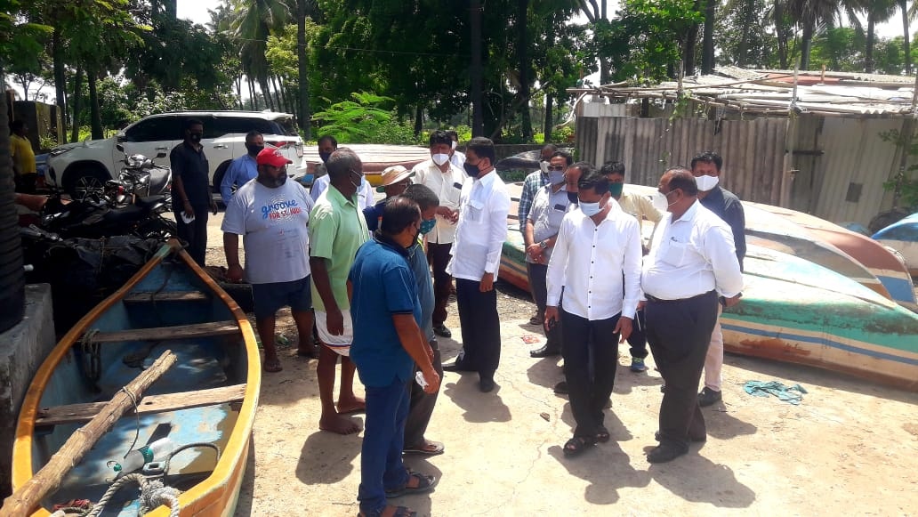Today at Manori Village inaugurated and initiated the work of Installing Solar Light Panels, an Innovative Plan near the Jetty Area  that can be used by the local fishermen.  Sr. Corporator Mr. Pravin Shah, Former Corporator Mr. Shiva Shetty and MHADA Off