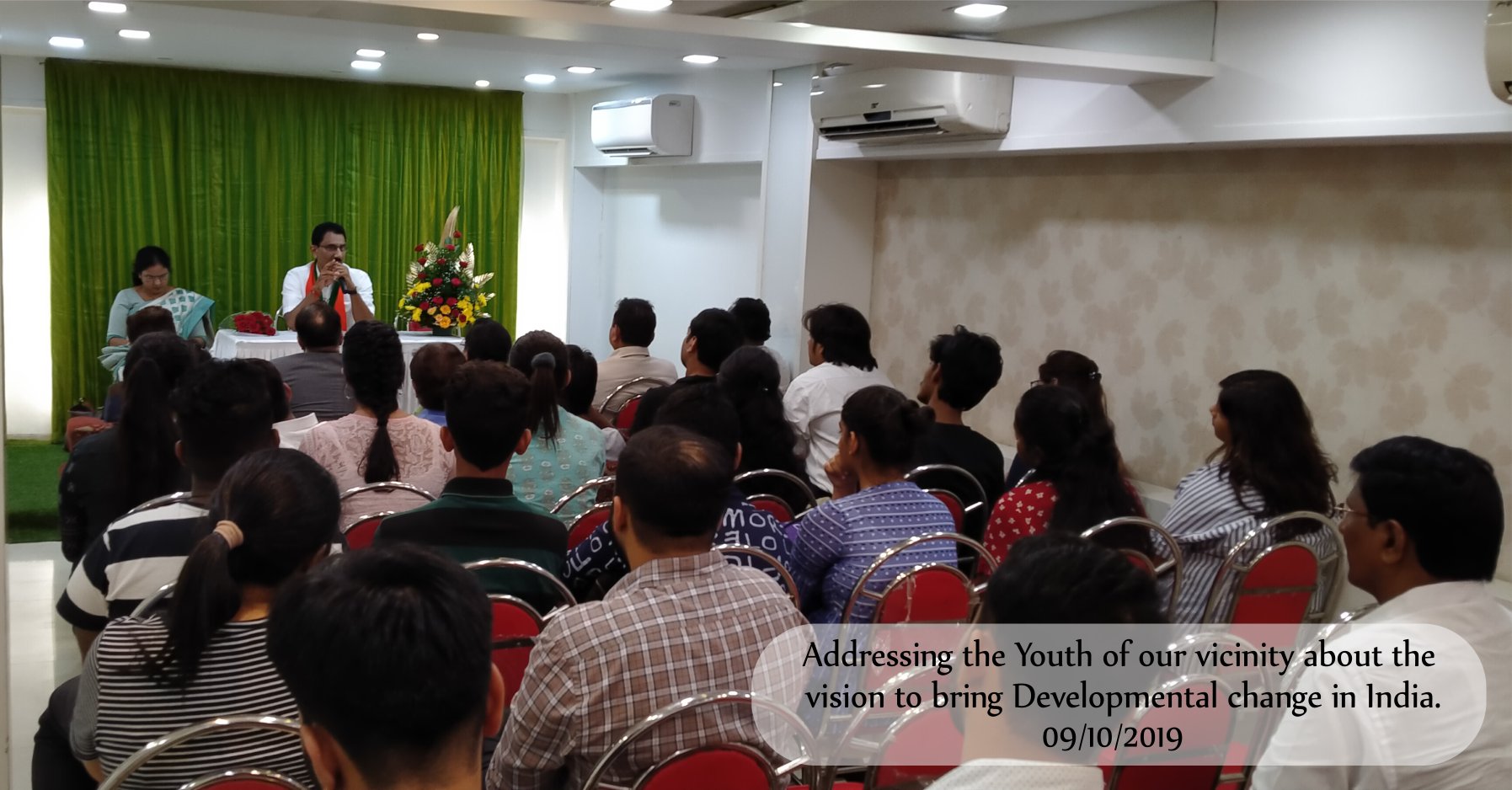 Shri. Sunil Rane addressing the youth about the vision to bring development change in India