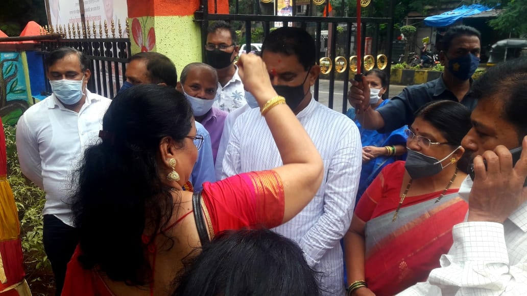Attended the inaugration of Udyan and Samajkalyan Mandir, Tree Plantation drive as well as blood donation camp organized by BJP Party in association with Borivali Daivajna (Sonar) Samaj at Lokmanya Tilak Chowk, Borivali(W). North Mumbai MP Mr. Gopal Shett