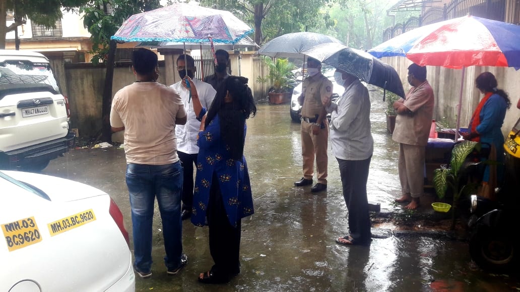 Inspected the On-Site location where water related problems are currently being faced by local residents as escalated by residents of Old M.H.B. Colony Mhada, Ward No.9, Building No. 6A,B, Borivali(W). Also inspected the beautification work of the vacant 