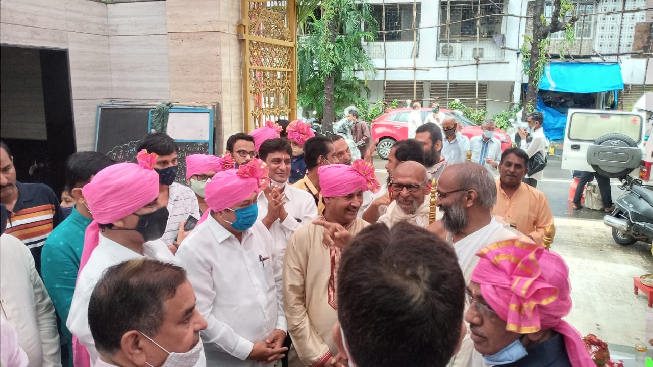 Attended the Chaturmas Ceremony, a Holy Period Of Jains at 8:00 AM and took blessings from Jain Guru Gachchadipati Shri. Vigyanprabh Suriji Maharaj  at Haridas Nagar, 'Shri Geetanjali Jain Sangh'  in Borivali(W) !