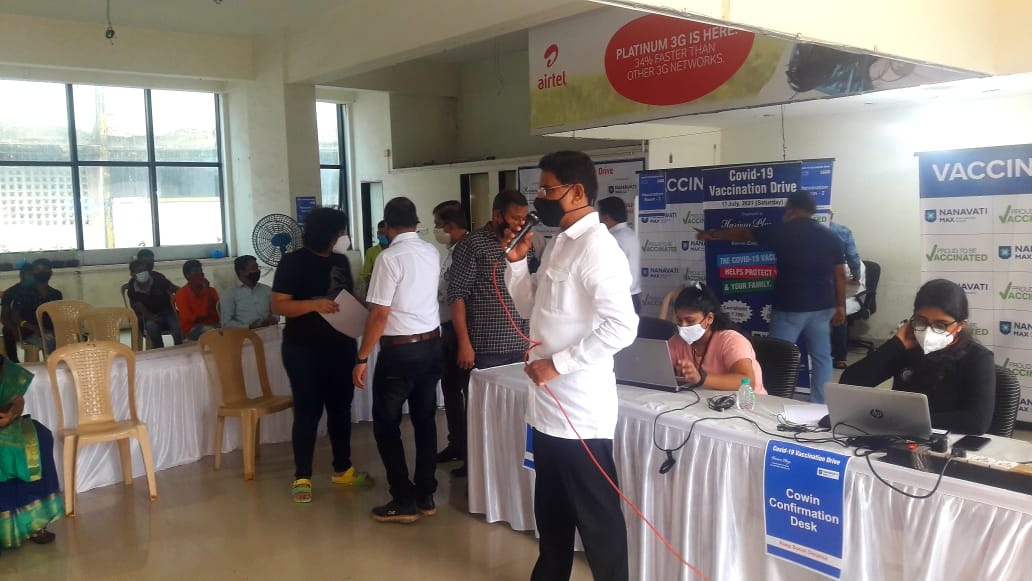 Visited the Covid-19 Vaccination Drive organized at Hariom Plaza, M.G. Road near Sukarwadi, Borivali(E) with the support of Nanavati Max Super Specialty Hospital to provide the vaccinations. Sr. Corporator Mr. Pravin Shah, Corporator Mrs. Asavari Patil we