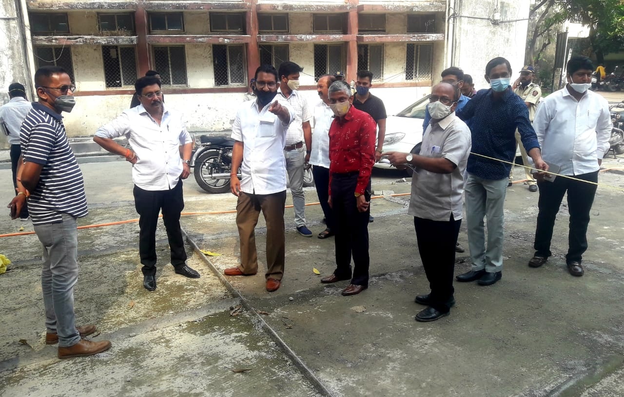 Inspected the work being planned at the SV Road Borivali Station , Borivali West that is will be carried out using the MLA development fund alongwith Senior Police Inspector Mr. Sudhir Kalekar , other police officers, MHADA officers and Senior Corporator 