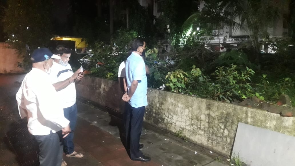 Paid a courtesy visit to a colleague Mr. Gurunath Shantaram Korgaonkar at his residence - Prathamesh Paradise, Borivali(W).  Former Corporator Mr. Shiva Shetty was also present !