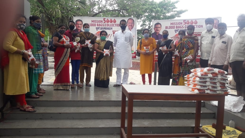 Distribution of 5000 kg sugar is continued today at New M.H.B. Colony, Ward no 16, Swami Vivekananda Library for the local residents as a goodwill gesture on the successful completion of the vision of collecting 5000 blood bags initiated by MP Gopal Shett