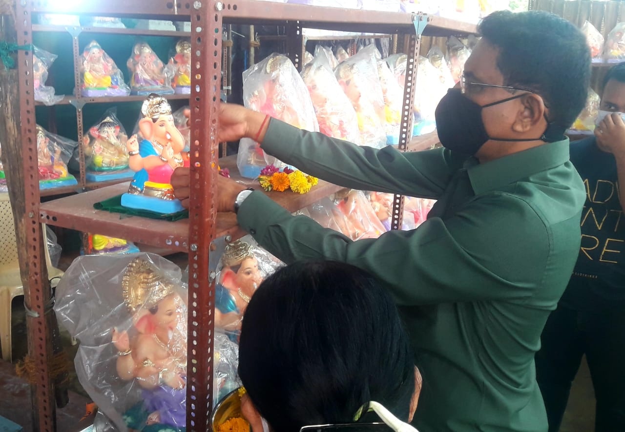 Inaugrated 'Ganesh Murti Kala Kendra' at Vazira Naka, Ward No.16, Borivali(W). Corporator Mrs. Anjali Khedkar, BJP Padadhikari and Karyakartas were also present !