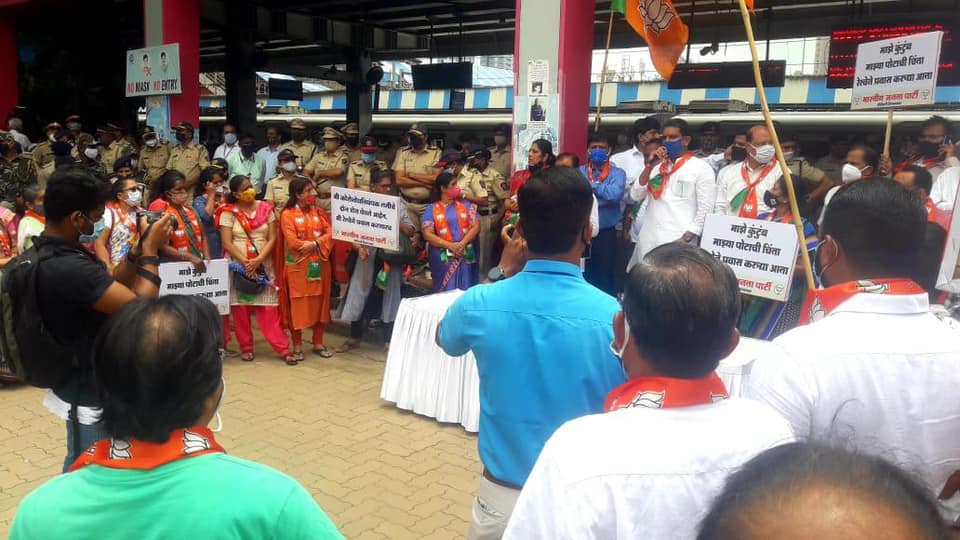 Local Trains being the lifeline of Mumbaikars, to ease the commuting problems of daily commuters who are currently being barred from travelling in local trains; BJP Borivali Constituency organised a mass movement to demand permit for travelling in local t