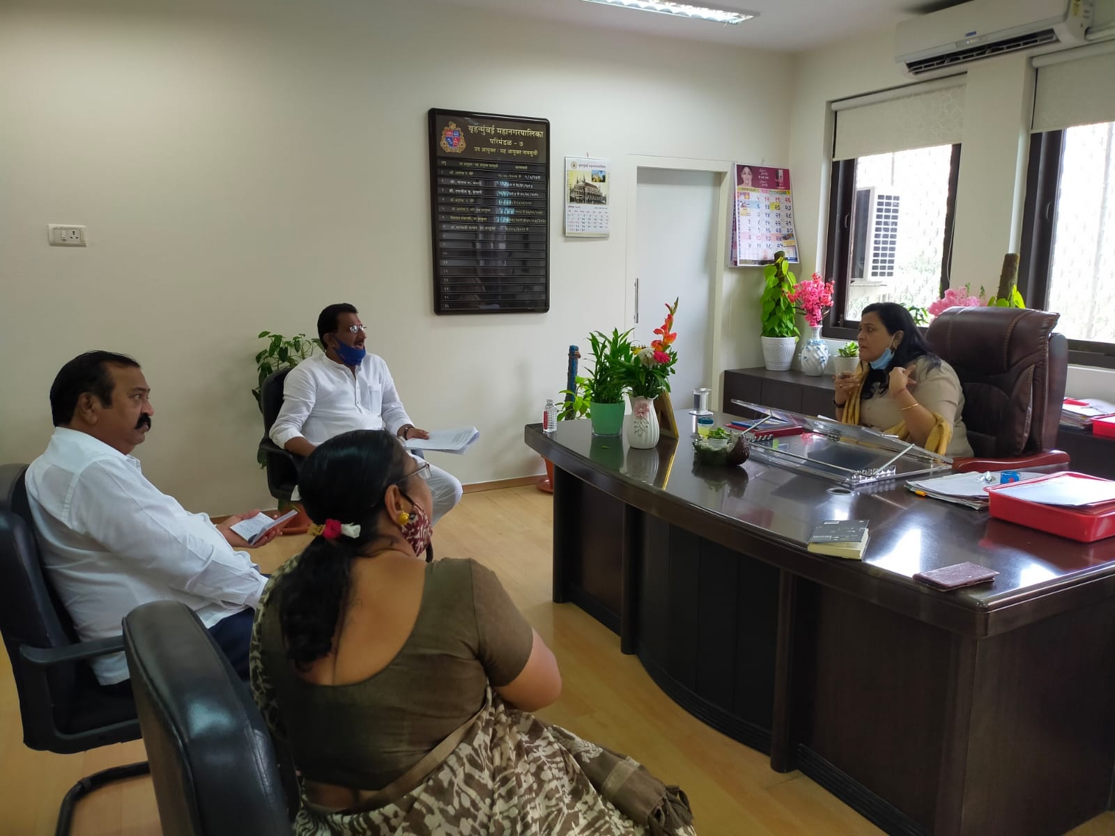 Met Mumbai Mahanagar Palika Circle 7 Deputy Commissioner Dr. Bhagyasshri Kapse , to discuss various development related work to be done in Borivali. 