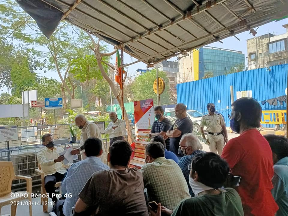 Residents of The Corner, Swati, Hemgiri, Suraj Darshan, Chandresh, Devaki, Shanti Ashram societies from Borivali West visited the BJP Borivali Office today.  Met the residents and discussed regarding the problems faced by them.