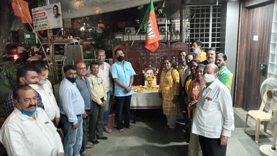 Paid homage to the Founder of Bhartiya Jana Sangh, Pandit Deendayal Upadhyay ji on his death anniversary today at BJP Borivali office. All the Corporators of Borivali Constituency and BJP Karyakartas were also present.