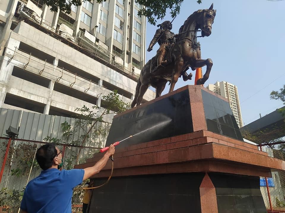 Initiated the Cleaning around the statue of Founder of Hindavi Swarajya, Chhatrapati Shivaji Maharaj at Borivali east.  Also, the statues of Swami Vivekananda and Dr. Shyamaprasad Mukherjee at Borivali West were cleaned and wreaths were laid. This innovat