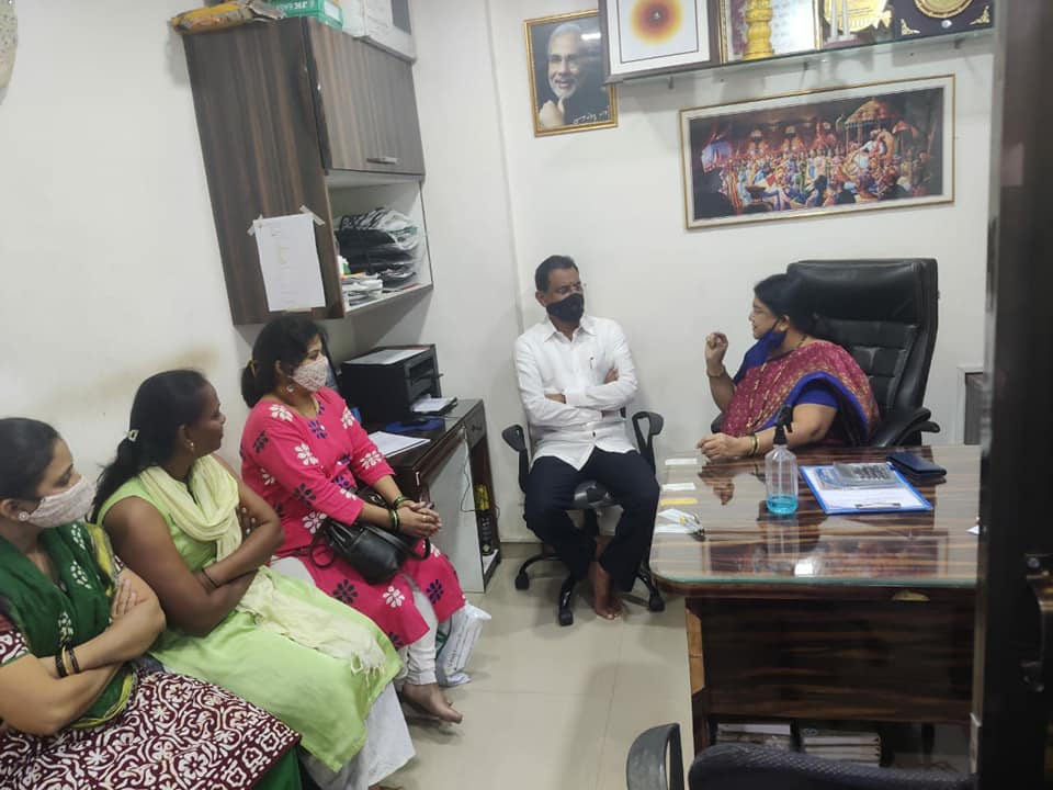 Visited Corporator Mrs.Anjali Khedkar's BJP office in ward no.16 and discussed regarding the problems faced by women of the area.