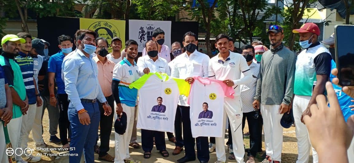 Visited Sai Seva Sangh's Aamdar Chashak 2021 at Charkop and enjoyed playing cricket with youngsters present. Corporator Mr. Pravin Shah was also present at this time.
