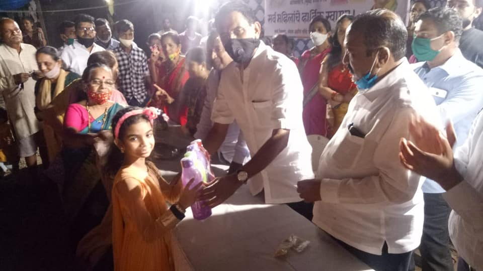 Visited ward no 15, Bhorbhat Pada, Borivali West, and interacted with the citizens present for the Haldi Kunku Program. Corporator Pravin Shah, Former Corporator Mr. Shiva Shetty, Mrs. Reshma Nivle were also present.