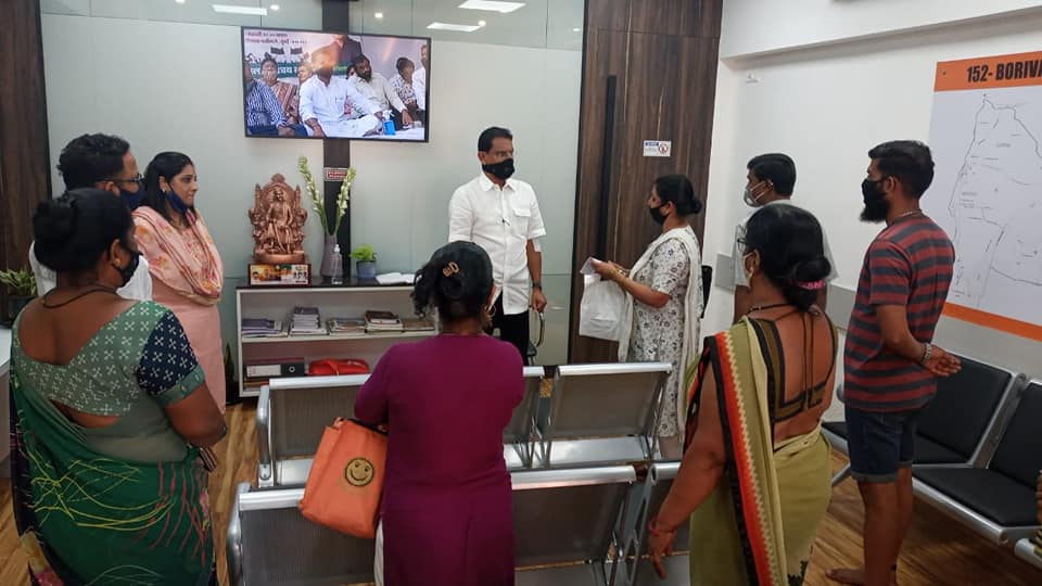 Residents of Bhim Nagar visited BJP Borivali office to discuss regarding problems faced by them.
