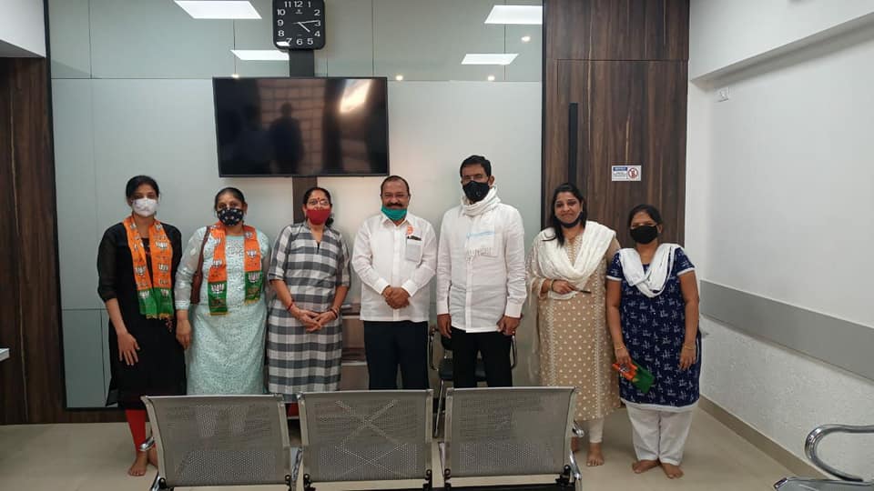 After the continuous efforts of Mahila Morcha President Mrs.Reshma Nivale, Ms. Darshana Shah and other colleagues joined the Bhartiya Janta Party in Borivali today. Corporator Mr.Pravin Shah was also present.