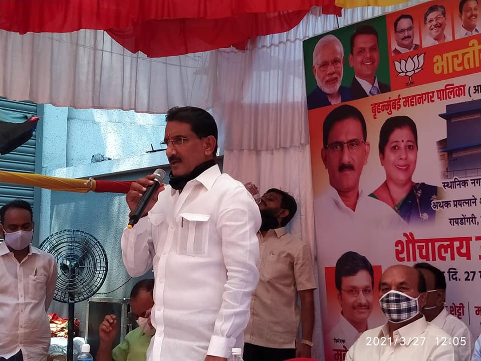 A public toilet was inaugurated at Rai Dongri, Dattapada Road today under Swachh Bharat Abhiyan. Attended the inauguration ceremony along with North Mumbai MP Shri. Gopal Shetty. Congratulated Corporator Mr. Vidyarthi Singh for his efforts for building th