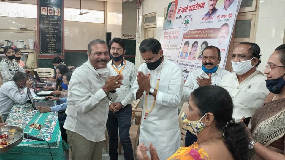 Maa Padma Foundation has organized a campaign under Pradhan Mantri Jan Arogya Yojana for the citizens of Borivali, to avail all the schemes. Visited the camp today at Sambhavnath Jain Derasar Temple at Jambli Galli. Corporator Mr. Pravin Shah and Mr. Sneh