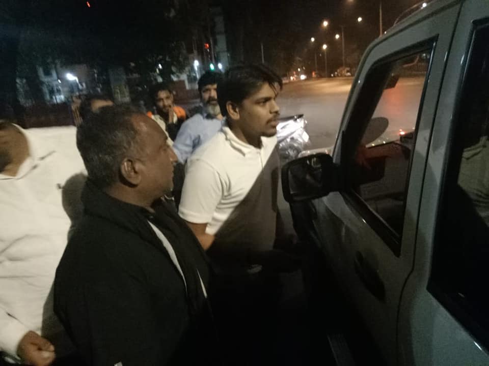 Shri. Sunil Rane while strolling around at Chandavarkar road last night, came across a student named Nikhil Laddha. He is pursuing his Chartered Accountant course and has his exams soon. He addressed that he has been going to a library in Goregaon to stud