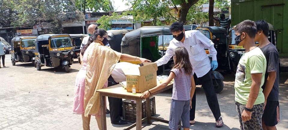 Food and water were distributed to the ones in need, in the Borivali constituency during the time of this global pandemic. People in need were fed today at 4 centers all over Borivali and to practice social distancing, a queue was maintained.