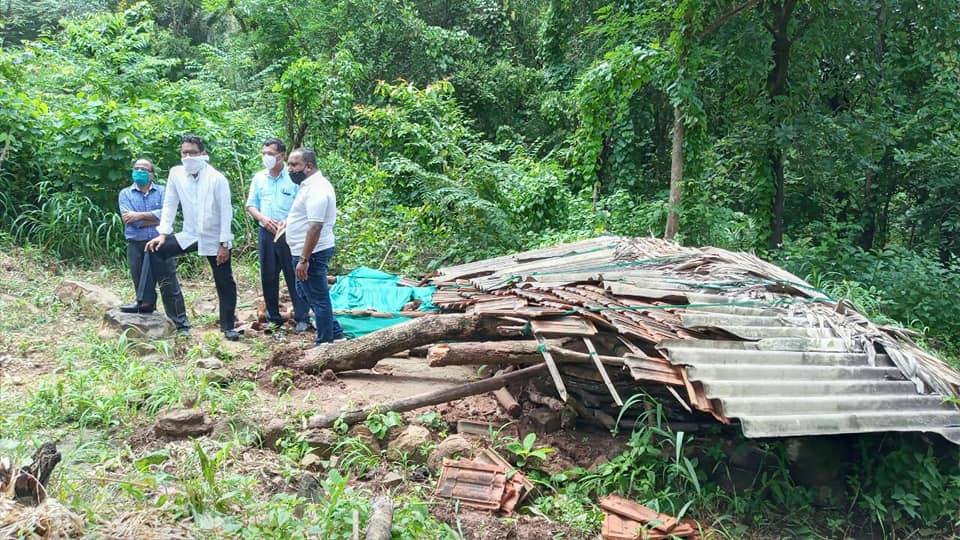 From my weekly visits to Gorai Village in Borivali , today I visited the tribal areas such as Jamdar Pada, Munda Pada, Choti Dongri, Manori Gaon.. to discuss the issues like road, water, toilets , permanent homes, health alongwith various departmental off