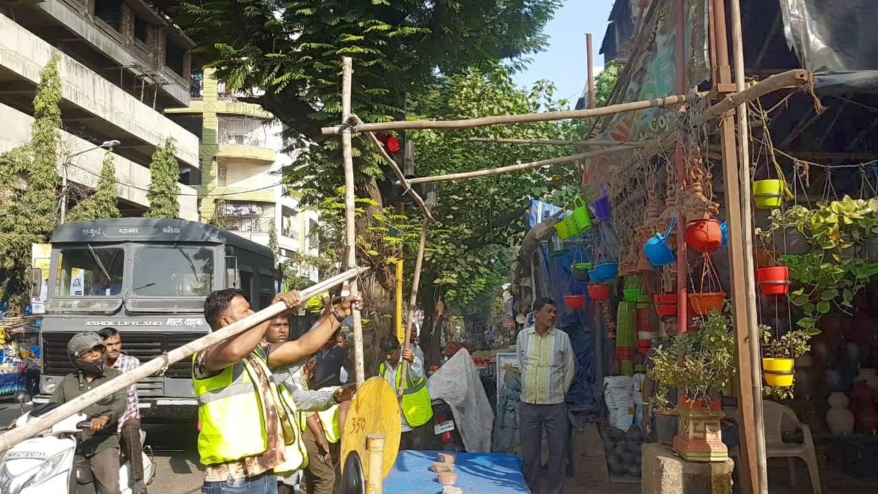 Shri. Sunil Rane as instructed, the illegal settlements and encroachments on the footpaths were taken down by the MCGM at the Link Road Fire Brigade, RM Bhattad Marg, Saibaba Nagar Junction and Malharrao Kulkarni Road in Borivali.