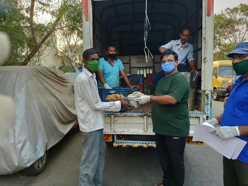 We have to fight #COVID-19 unanimously. Therefore it is important to keep all the citizens of the constituency healthy. So, cooked meals were distributed by BJP karyakartas to the needy in Charkop.