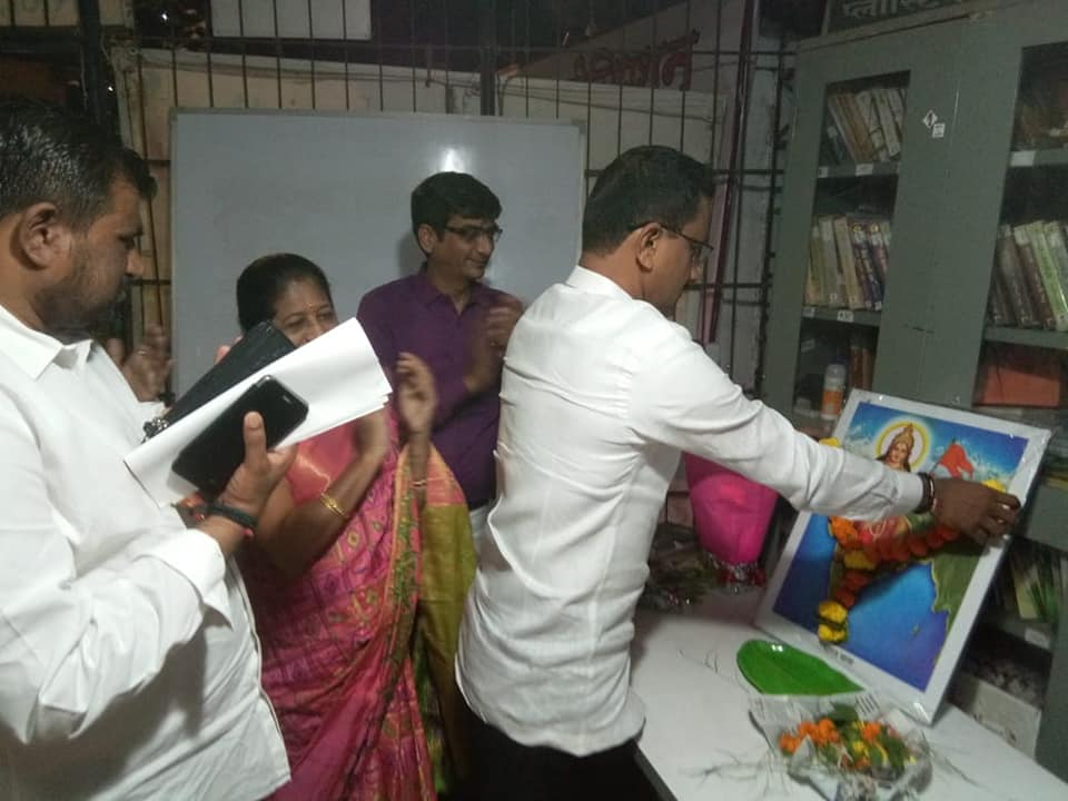 Shri. Sunil Rane greeted the post holders of a Sanskrit Class in the Chikuwadi area of the Borivali Vidhansabha. Paid my respects to Mother India and interacted with the residents.