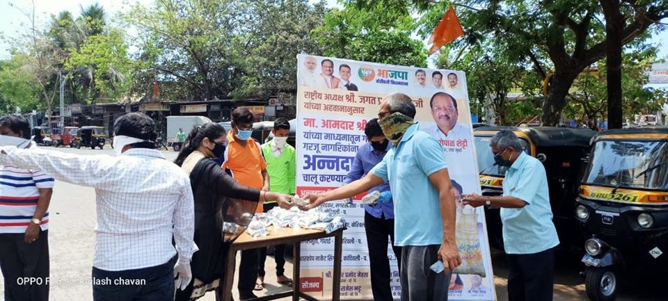 Food packets and water are being distributed to the ones in need, at 4 different centers in Borivali constituency during the time of this global emergency. A lot of people were fed today as well and to practice social distancing, a queue was maintained. D