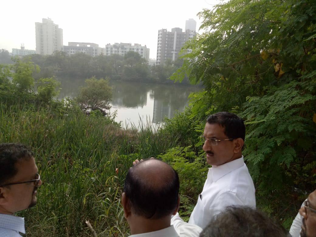 Shri. Sunil Rane convened a meeting with the architect and the officials of MCGM and MHADA at society no. 842, Charkop sector 8 to address the issues being faced by the residents and the beautification of the mangrove lake there.