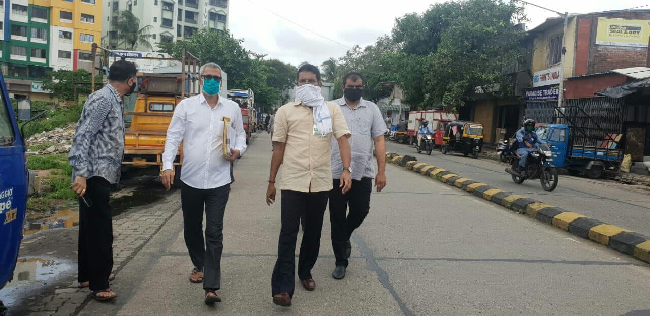 Shri Sunil Rane went on a inspection round  to Charkop and Gorai divisions in Borivali along with the Karyakartas, yesterday.  Also discussed about the need for developmental work in these areas.