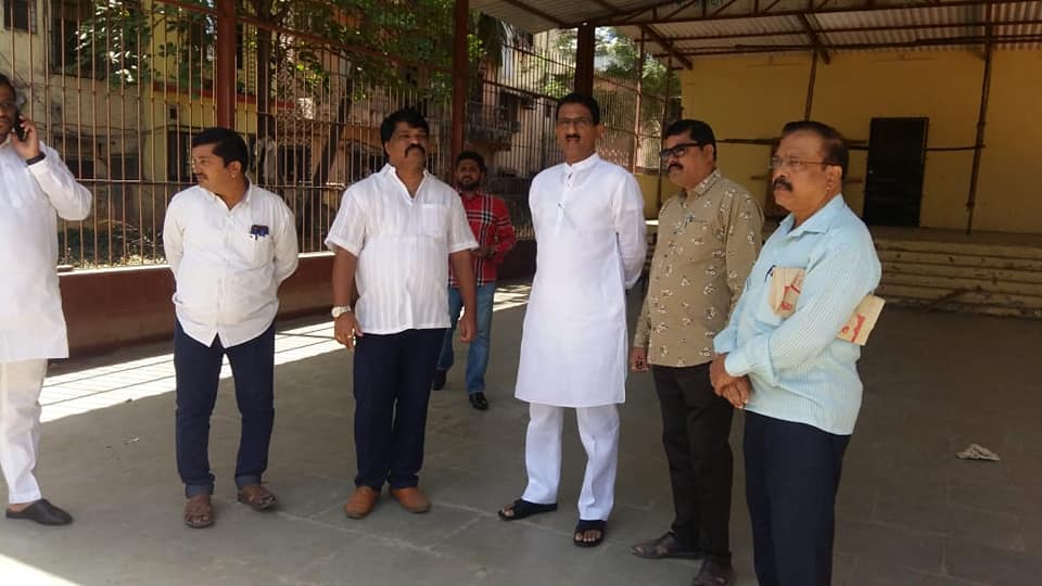 Shri Sunil Rane took a stroll around Charkop sector 7 to understand the civic issues been faced by the residents.Also visited the residence of an old party worker, Shri. Raju Khandijod at Charkop.