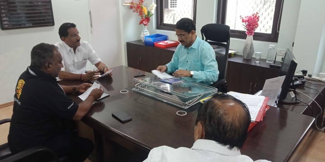 Shri. Sunil Rane called a meeting with the Deputy Municipal Commissioner Shri Shankarwar Ji at Kandivali to address the issues regarding the development of Borivali Constituency.