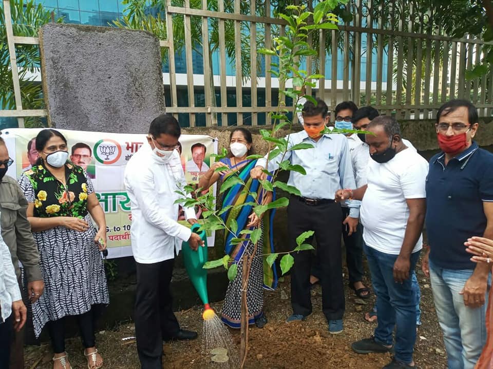 Shri Sunil Rane attended a Tree Plantation Drive organised at Shri Balasaheb Thackeray Ground, Ward no 17. Corporator Mrs.Bina Doshi, Former Corporator Mr. Shiva Shetty and BJP Karyakartas were present today.