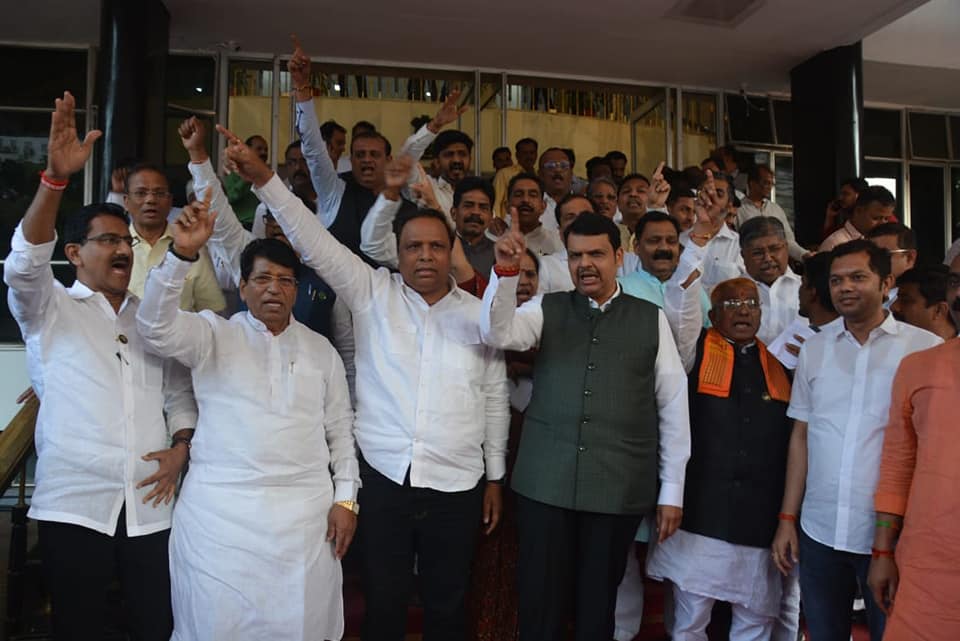 Leader of Opposition, Hon' Devendra Ji Fadnavis raised an issue with regards to the farmers. He explained that the farmers of the state will not get benefits from the current loan waiver and no other loans except crop loan is included, which is nothing bu