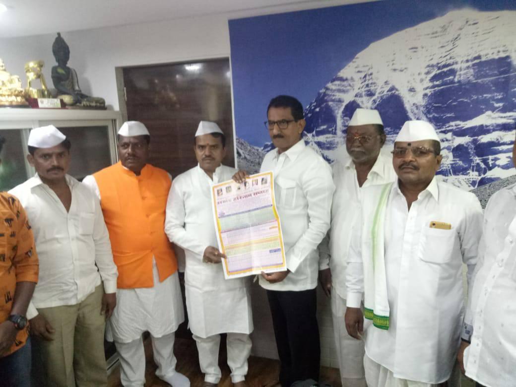 Shri. Sunil Rane interacted with few Karyakartas of Vitthal Rukhmai Sampradaay Bhajan Mandal at MP Shri Gopal Shetty Ji's office in Borivali. Glad to be invited to 