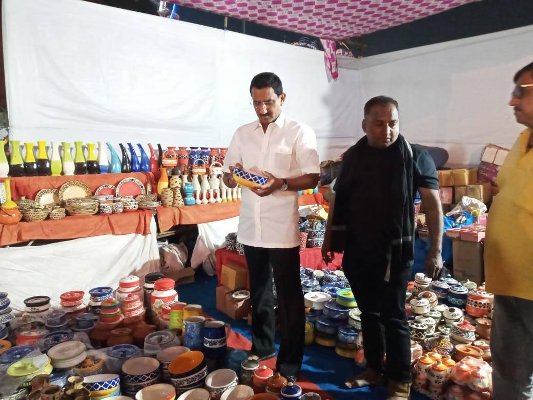 Shri. Sunil Rane visited Bharat Mahotsav's Kokan Mela at New MHB Colony, Borivali West and interacted with the citizens there.