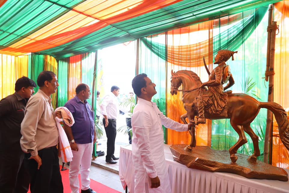 BJP Mumbai President, Shri Mangal Prabhat Lodha Ji and thousands of people from the constituency, visited the newly inaugurated BJP Office in Borivali today.
