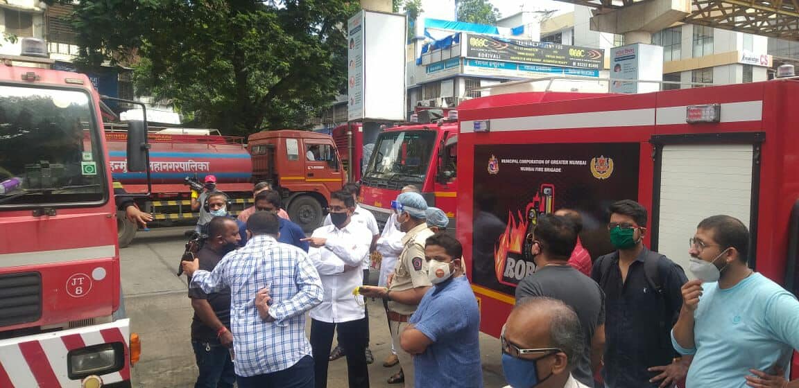 A fire broke out in the basement of 'Indraprasth' shopping centre in Borivali Constituency today. Inspected the damage caused and Had a discussion with the BMC , Police and Fire brigade authorities. Have ordered an enquiry for the same.