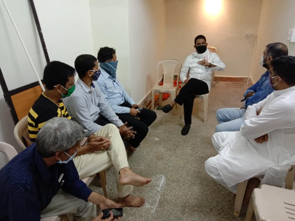 Shri Sunil Rane took a late-night stroll at Gorai, and discussed regarding issues of citizen's safety & issues of area along with Karyakartas. Also visited the new BJP Office being set up at Gorai. On the way back, met a senior BJP Karyakarta too.