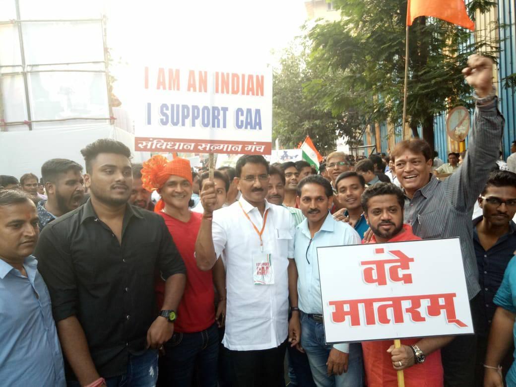 Shri. Sunil Rane interacted with few Karyakartas of BJP while at the CAASupportMarch near August Kranti Maidan, Grant Road.
