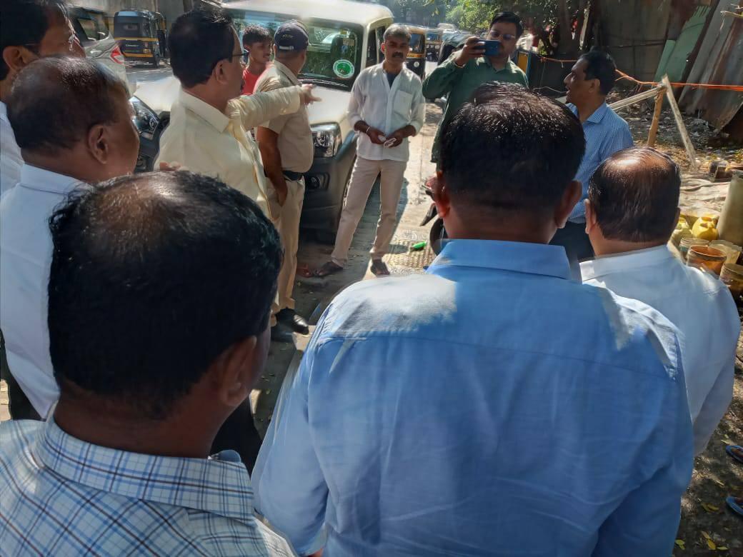 Shri. Sunil Rane interacted with few local residents to solve the issues regarding the Borivali Skywalk.