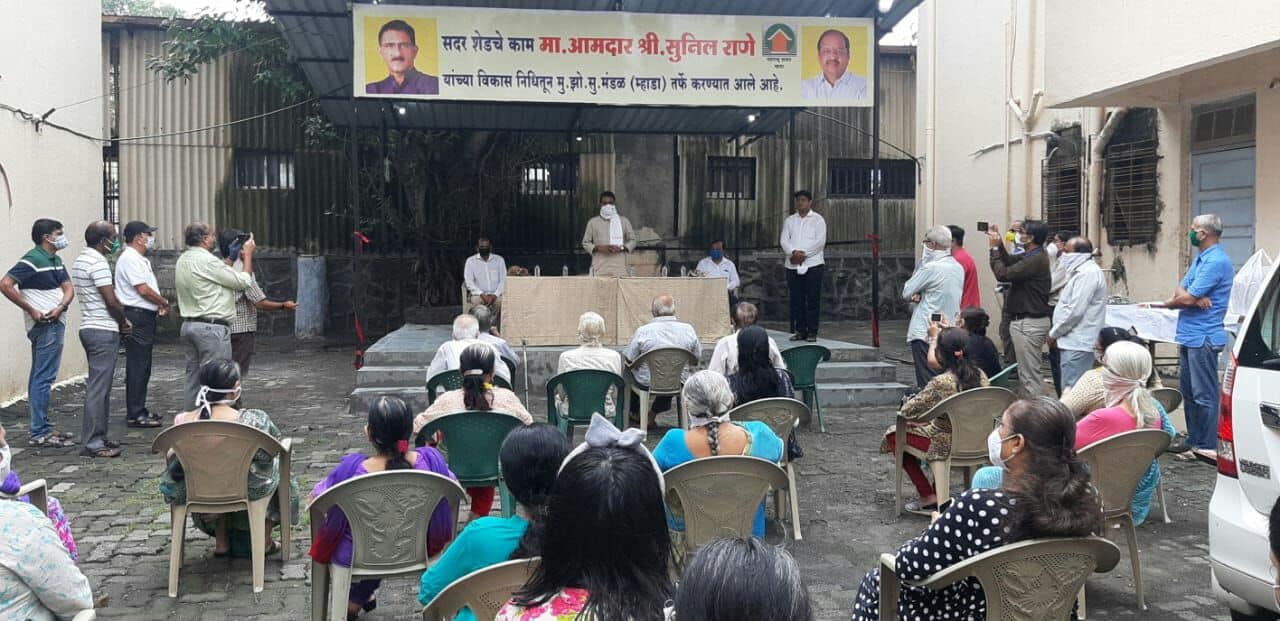 Utilised the MLA Development Fund and constructed Ganesh Utsav stage, shed, wall near the railway station, etc, at Tej building in Borivali. Shri Sunil Rane met the citizens of the building to discuss about women's health insurance as well as other proble