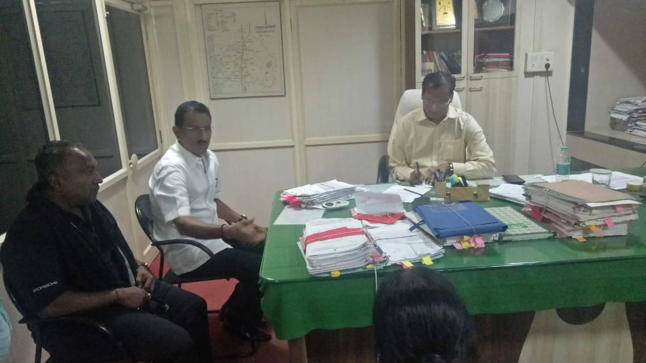 Shri. Sunil Rane convened a meeting with Tahsildar Shri Vinod Ghotre Ji to address the issues regarding the development of Borivali Constituency.