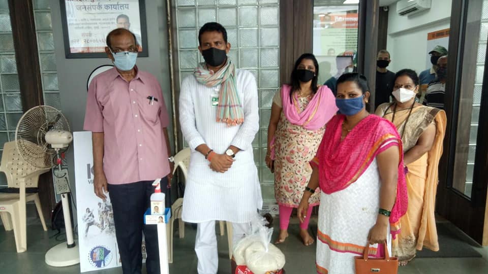 Shri Sunil Rane distributed food grains to citizens of Gorai in Borivali Constituency, today.