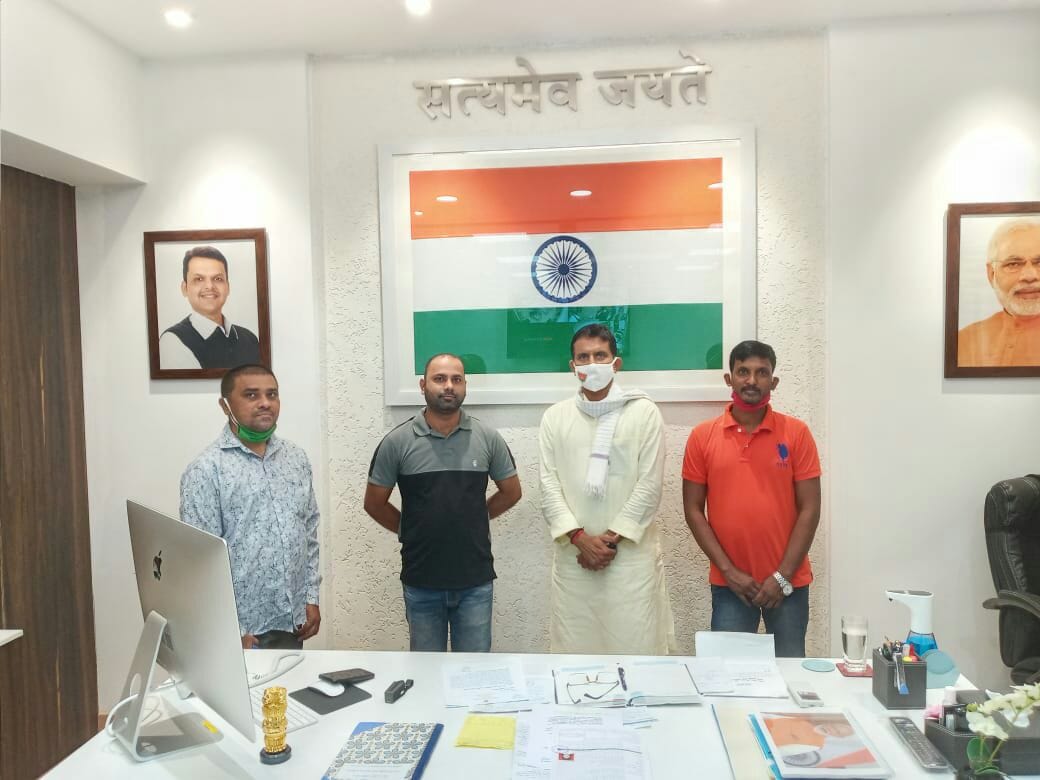 Shri Sunil Rane met a few residents today morning at BJP Borivali office and understood their issues regarding the school admission process of the students.