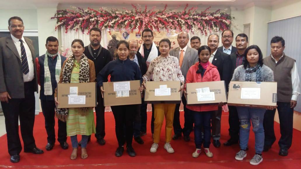 Shri. Sunil Rane under the initiative of the Atharva Foundation, '100 computers 100 daughters 100 days' distributed laptops to the daughters of Martyrs at Zilla Sainik Board to provide them educational support organized by Ex-service men's welfare associa