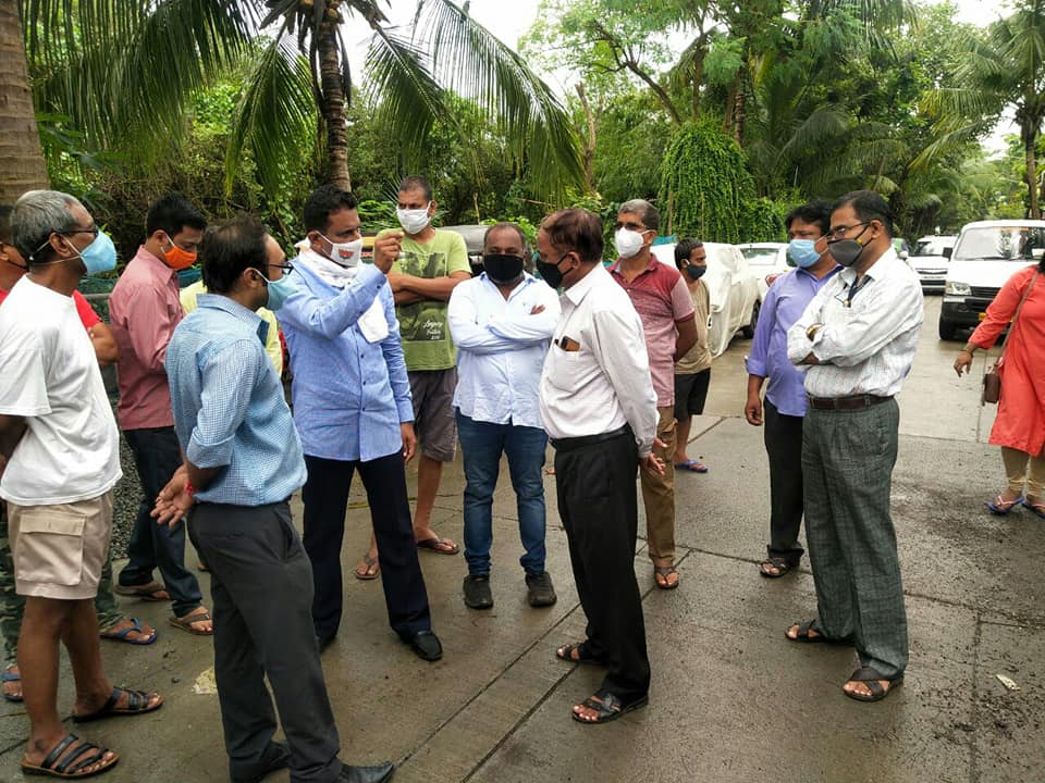 A lot of complaints were received from the citizens of Gorai, RSC 50 regarding contaminated water being mixed with the drinking water. Inspected the area along with Assistant Engineer Mr.Ghadge and mandated to start working on it immediately.